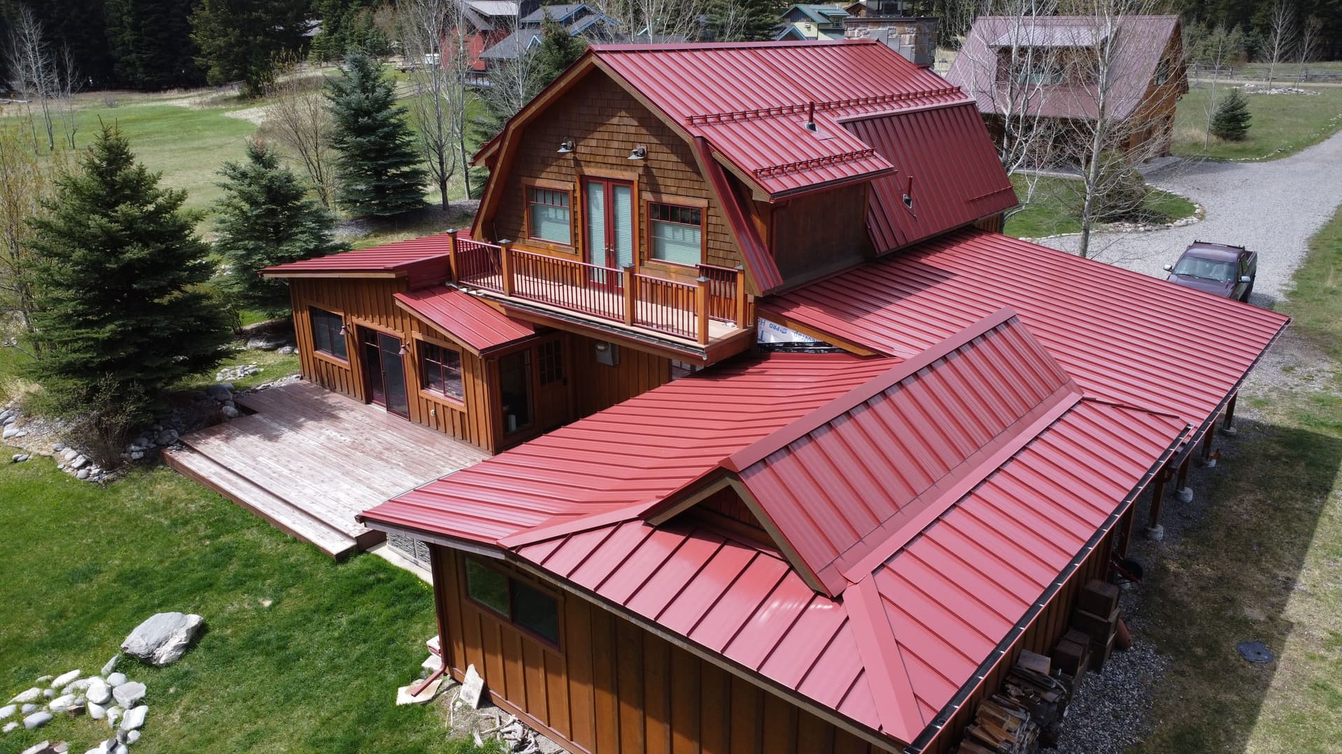 Custom High-End Mechanical Lock Standing Seam Metal Roof on a Mountain Home image